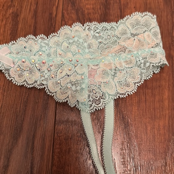 NWT- Victoria’s Secret Garter- XS/S - Picture 3 of 11